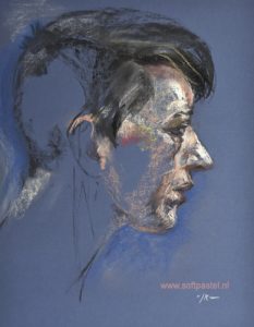 plein air pastel portret naar model 40x30cm op donkerblauw pastelpapier.